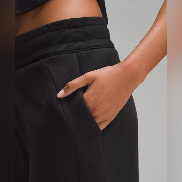 LULULEMON | ✨NEW✨ Scuba High-Rise Short 5" in Black - Picture 4 of 7